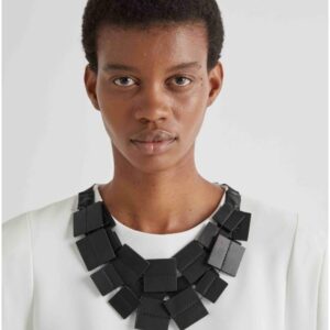collar negro
