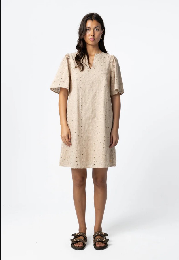 vestido tipo túnica topo bordado